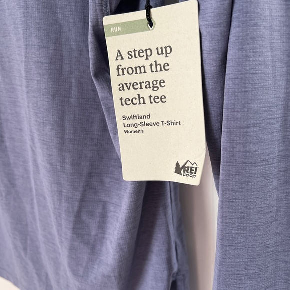 Tags on Columbia long-sleeve running tee - Picture 2 of 3